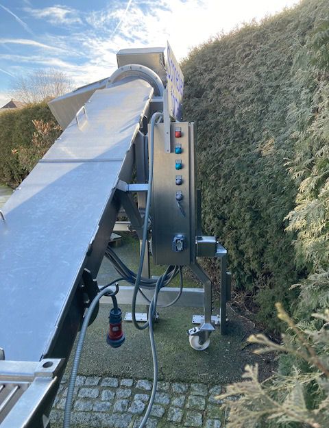 Conveyor for Blocks to Grinder