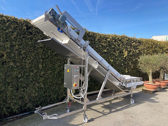 Conveyor for Blocks to Grinder