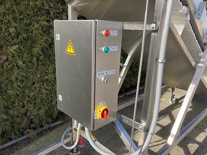 Conveyor for Blocks to Grinder