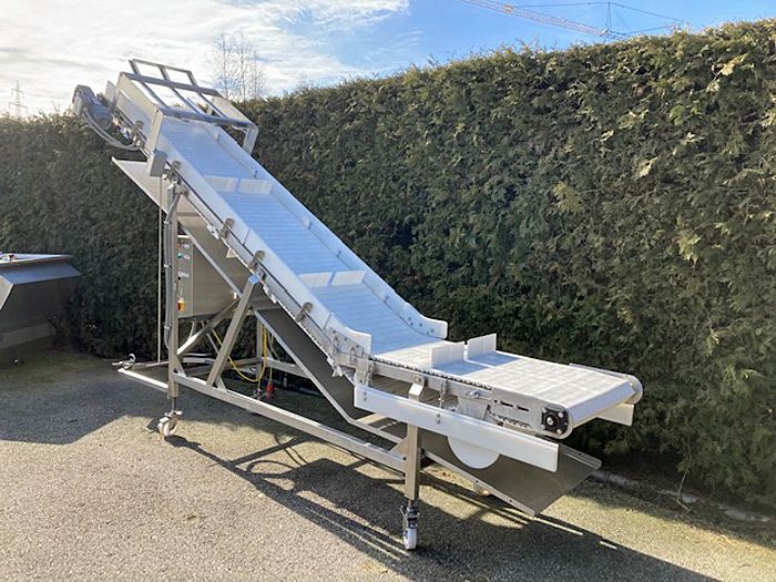 Conveyor for Blocks to Grinder