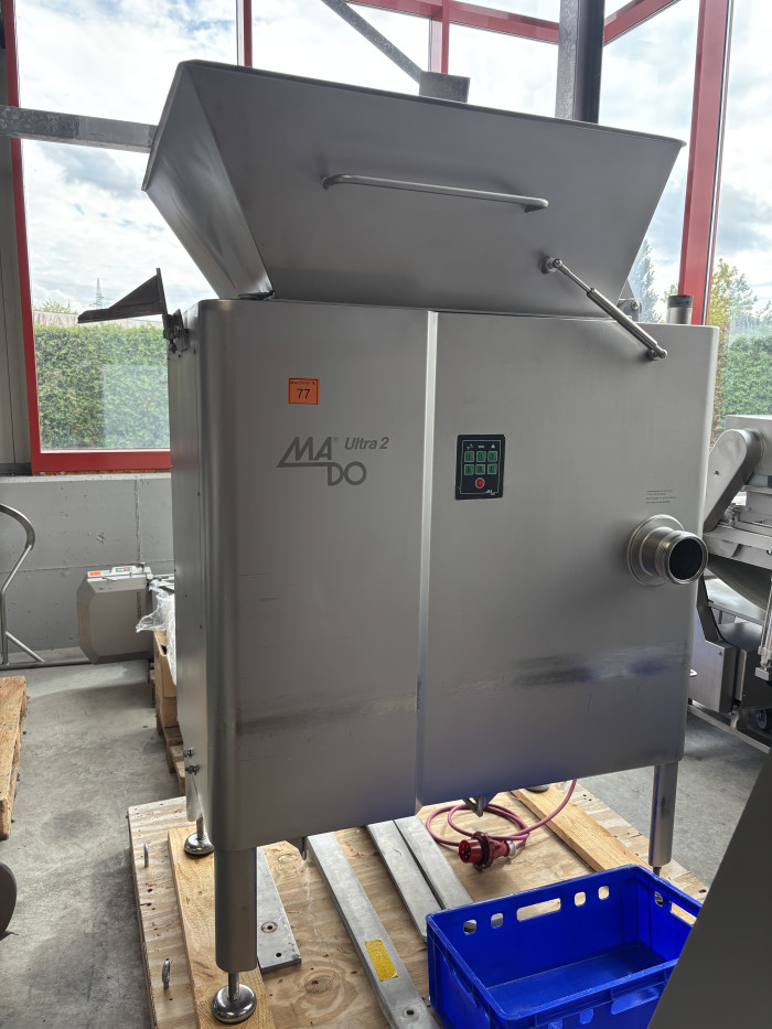 Grinder Mado Ultra 2 with Loader