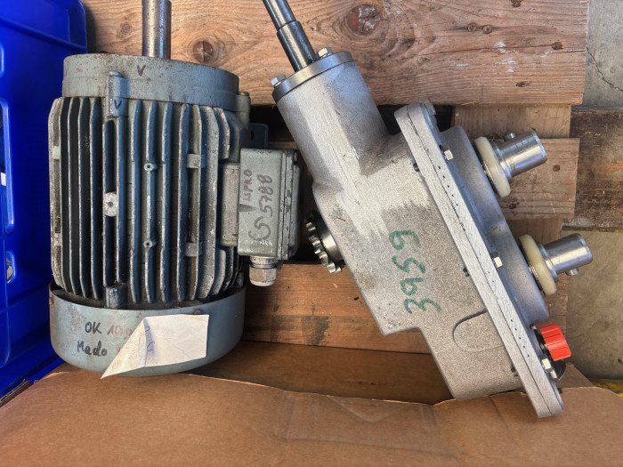 Grinder Mado Ultra 2 with Loader