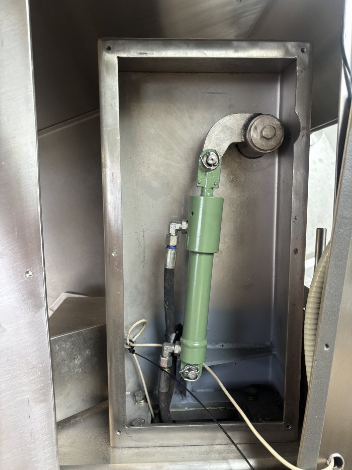 Laska G 530 - Frozen Block Guillotine
